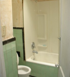 Bathroom @ 529 Wildwood Parkway